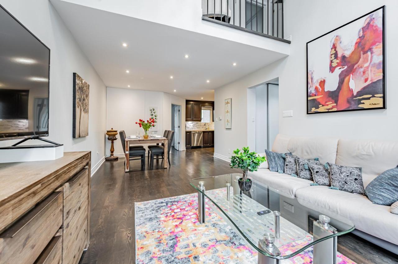 Beautiful Property In Downtown Core Close To Subway Station! 토론토 외부 사진