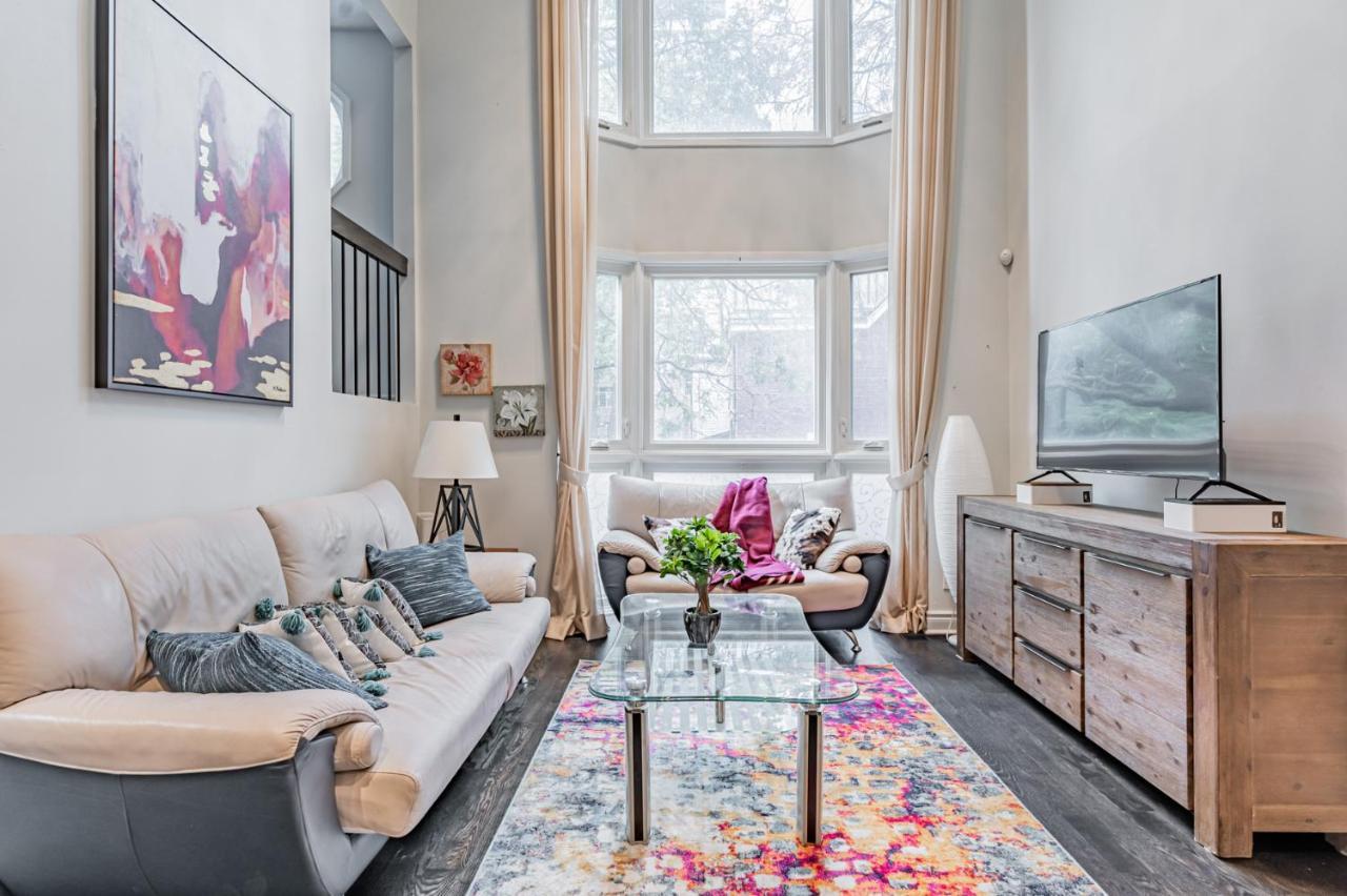 Beautiful Property In Downtown Core Close To Subway Station! 토론토 외부 사진