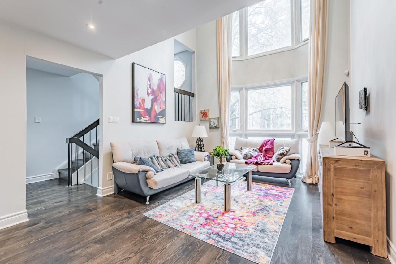 Beautiful Property In Downtown Core Close To Subway Station! 토론토 외부 사진