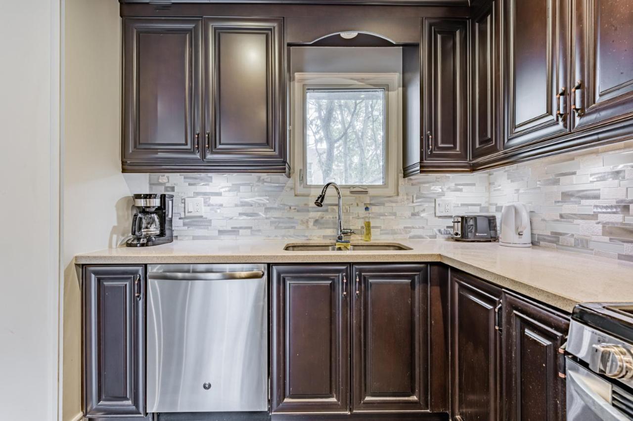 Beautiful Property In Downtown Core Close To Subway Station! 토론토 외부 사진