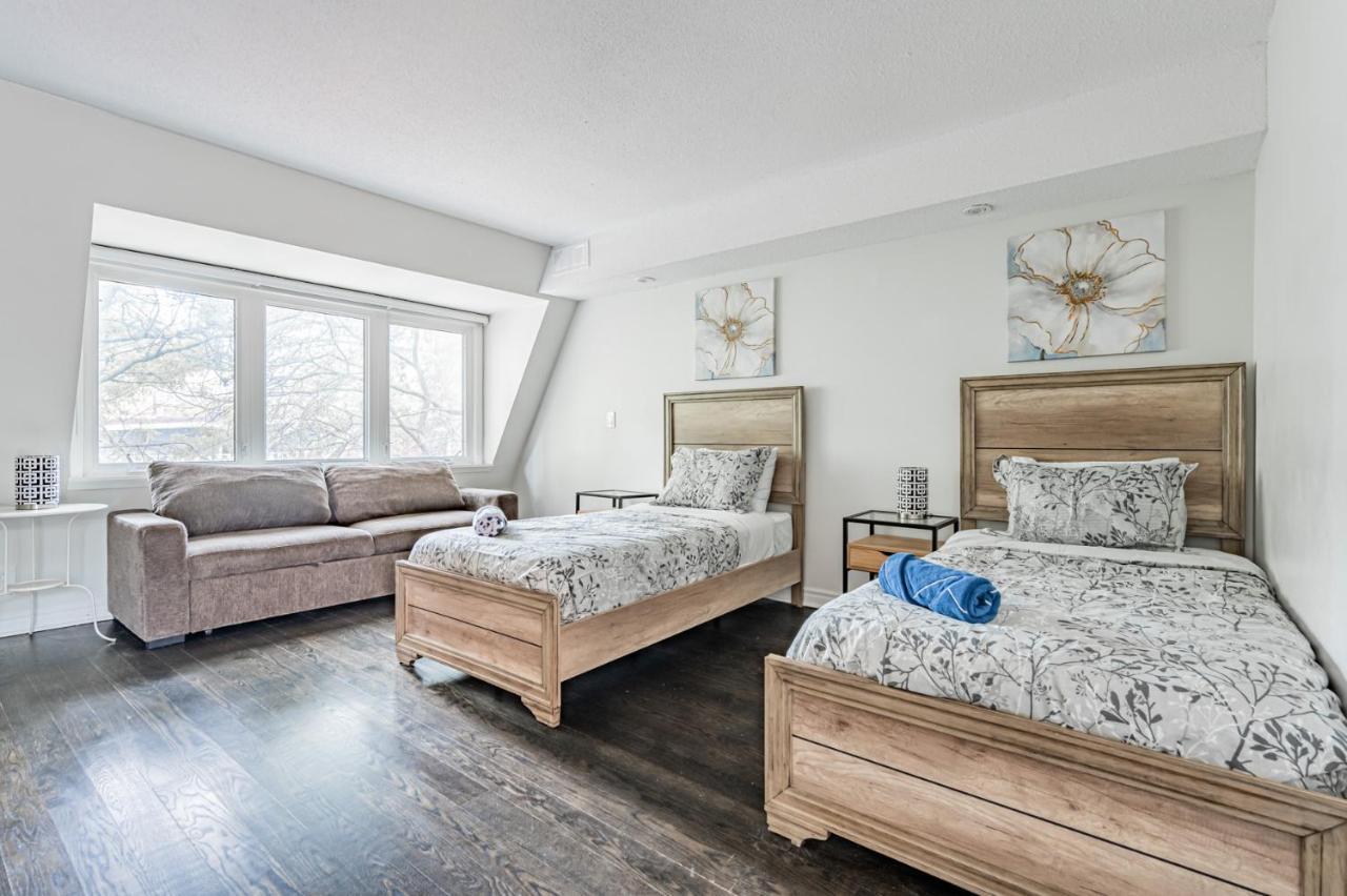 Beautiful Property In Downtown Core Close To Subway Station! 토론토 외부 사진