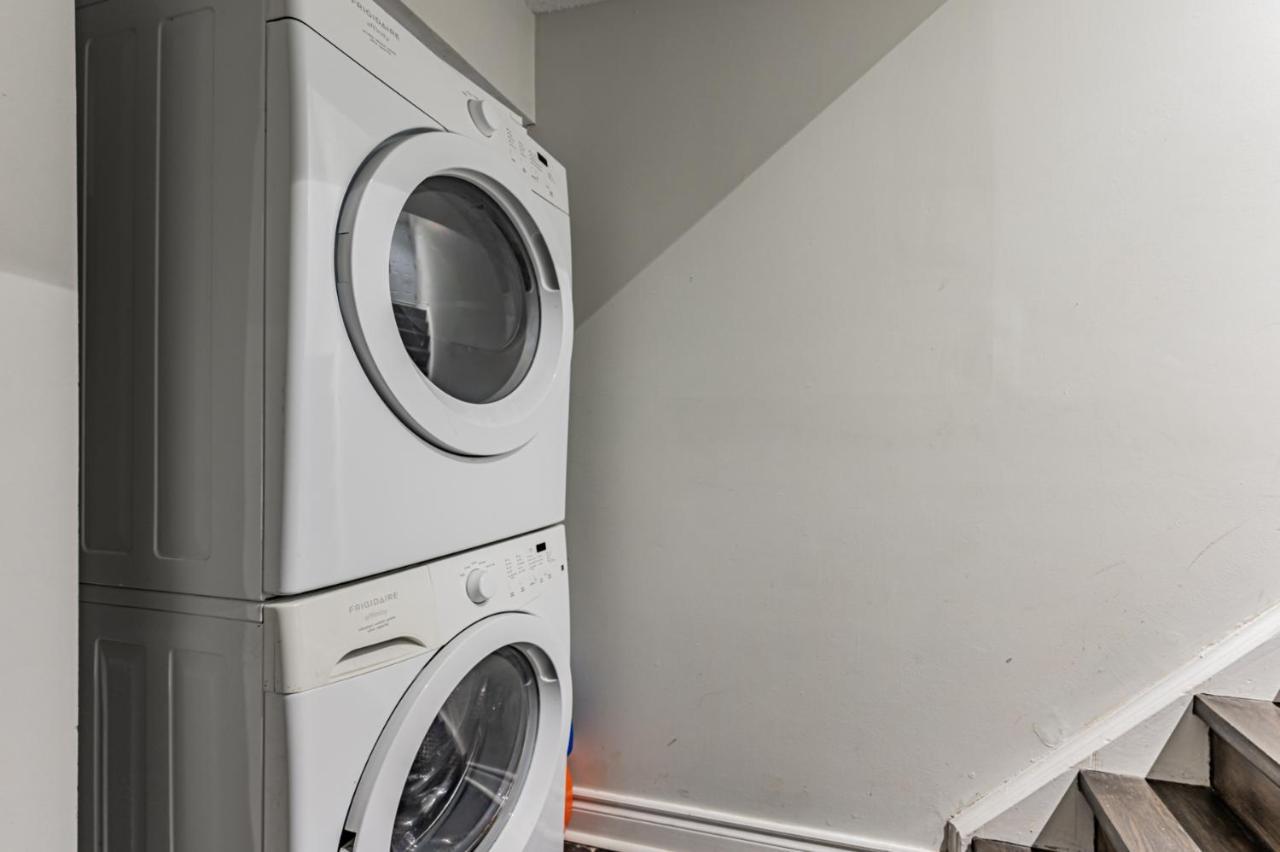 Beautiful Property In Downtown Core Close To Subway Station! 토론토 외부 사진
