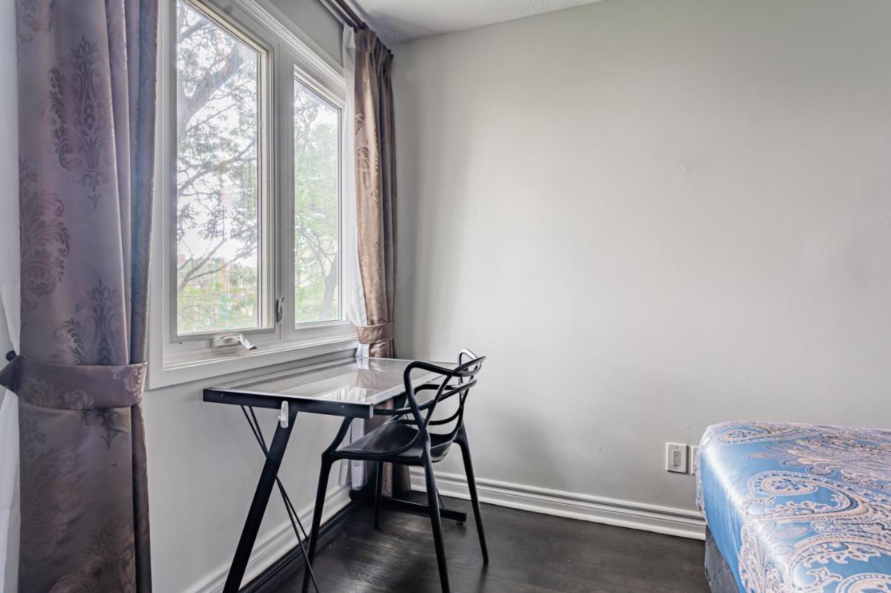 Beautiful Property In Downtown Core Close To Subway Station! 토론토 외부 사진