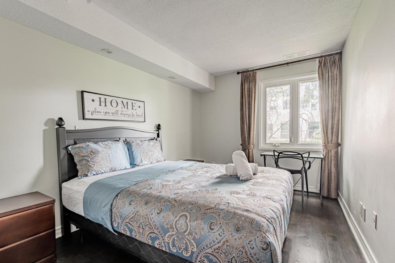 Beautiful Property In Downtown Core Close To Subway Station! 토론토 외부 사진