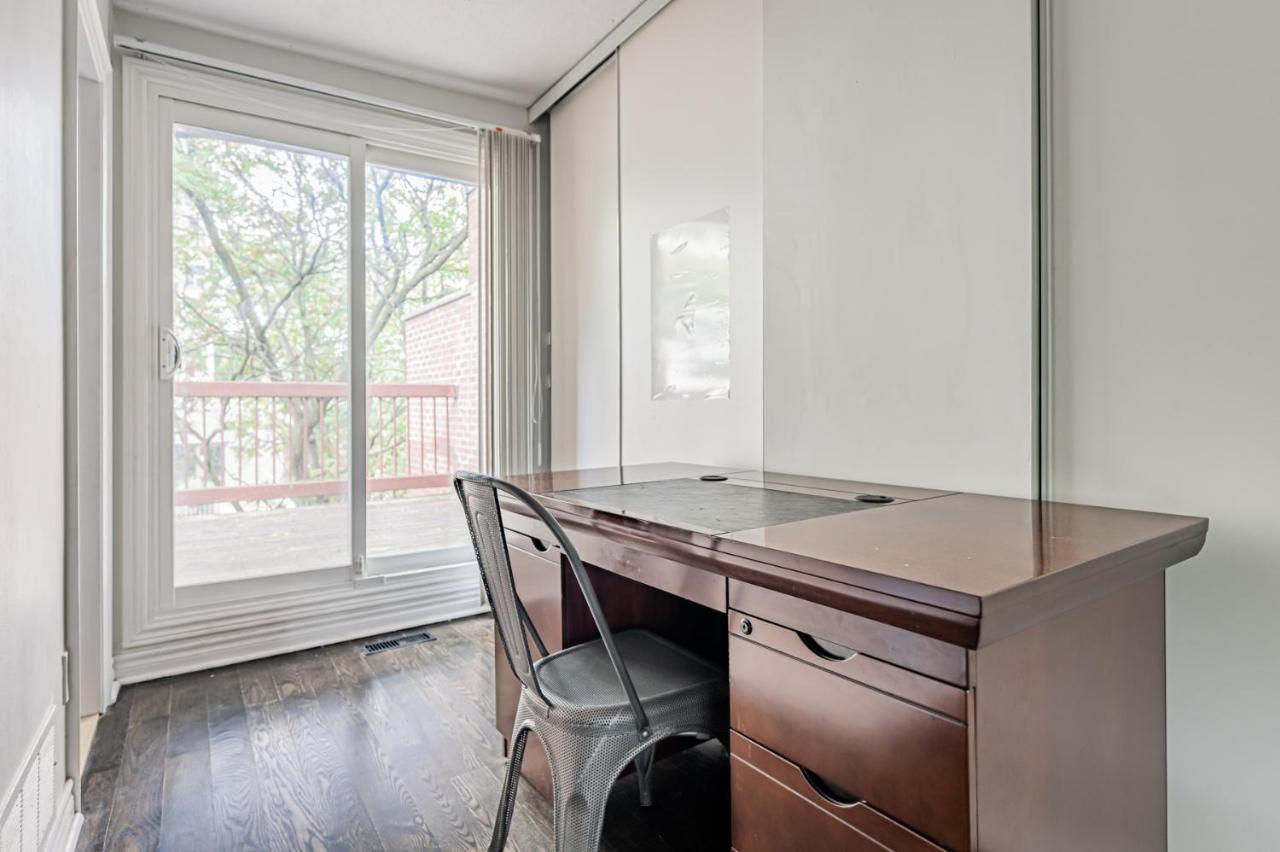 Beautiful Property In Downtown Core Close To Subway Station! 토론토 외부 사진