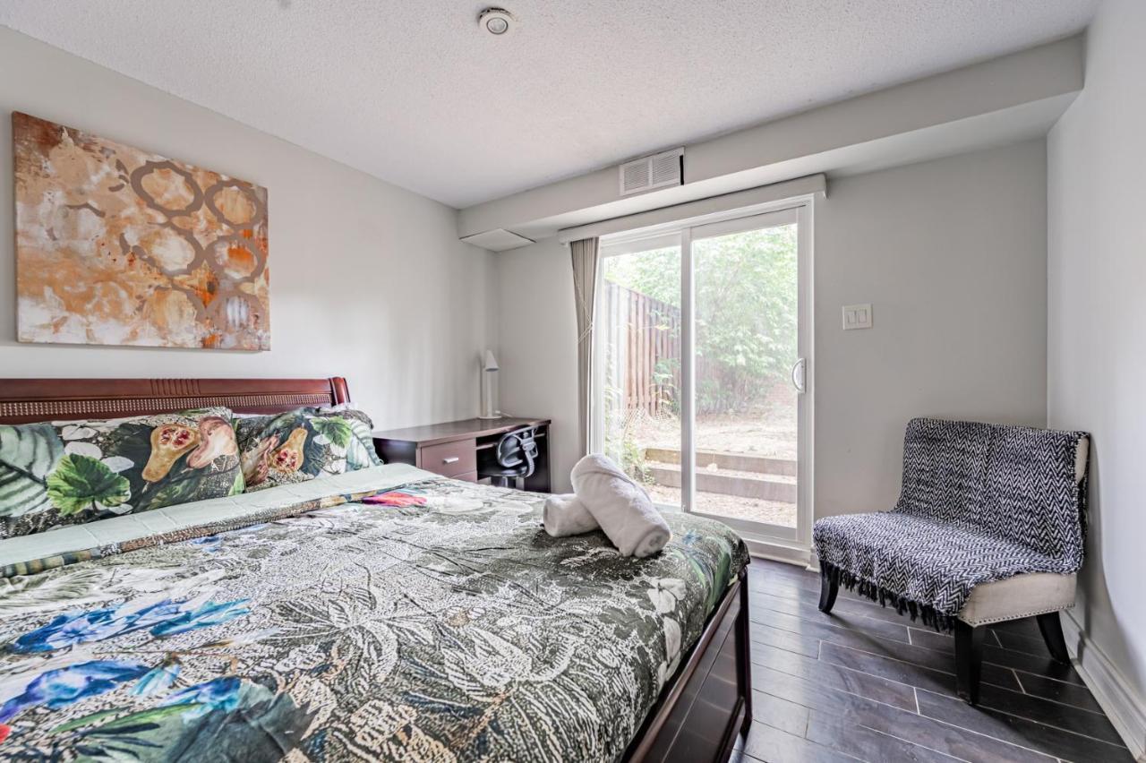 Beautiful Property In Downtown Core Close To Subway Station! 토론토 외부 사진