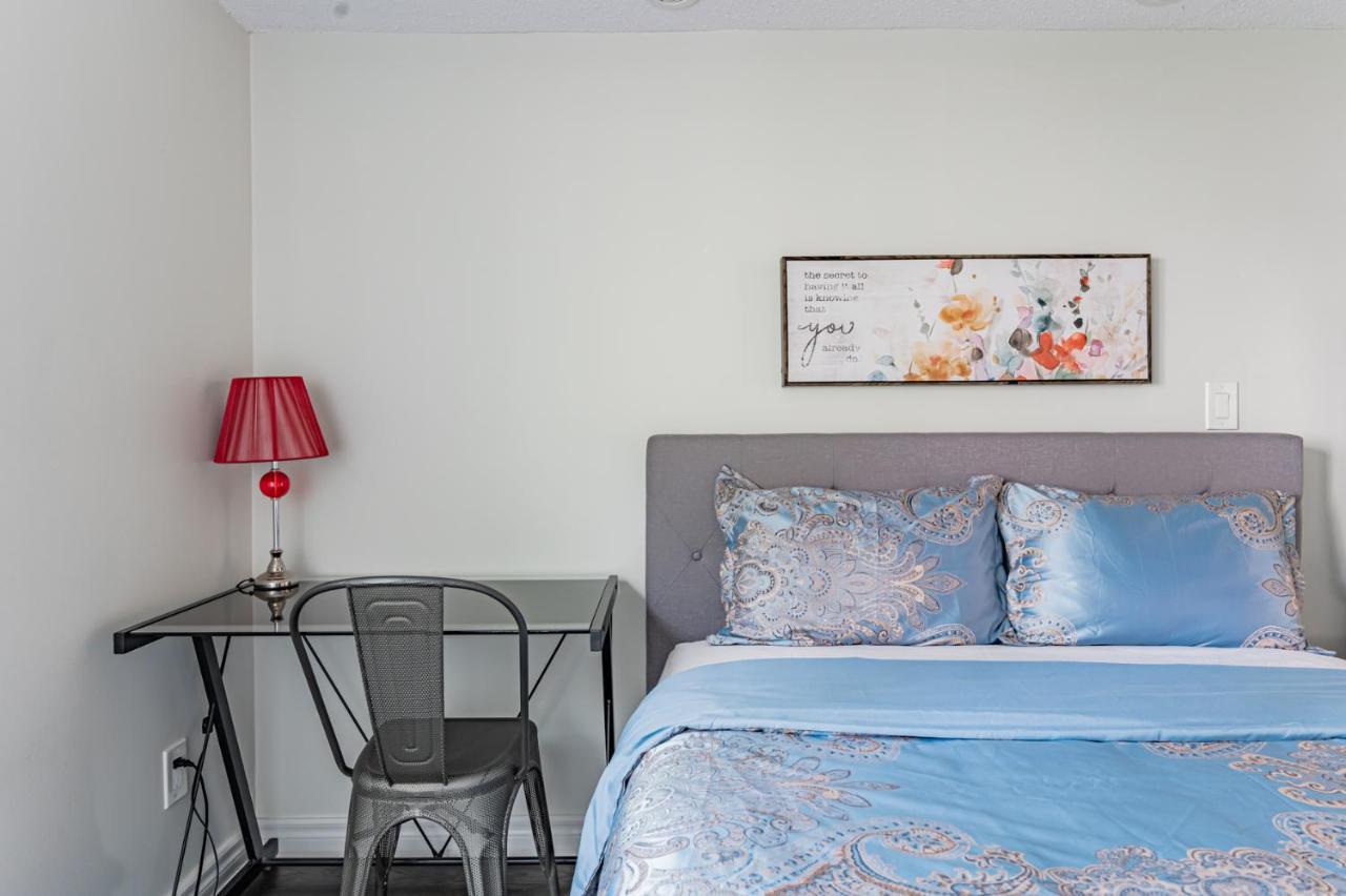 Beautiful Property In Downtown Core Close To Subway Station! 토론토 외부 사진