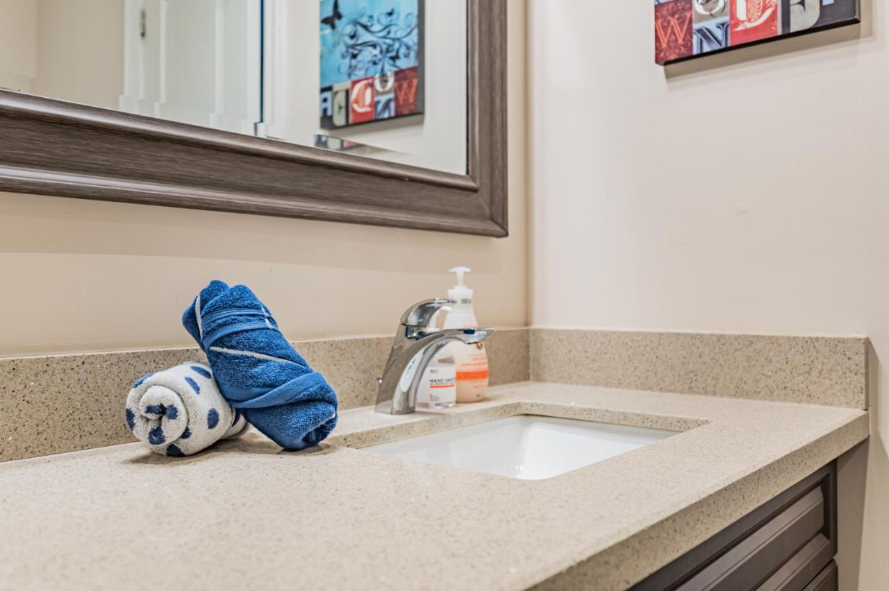 Beautiful Property In Downtown Core Close To Subway Station! 토론토 외부 사진