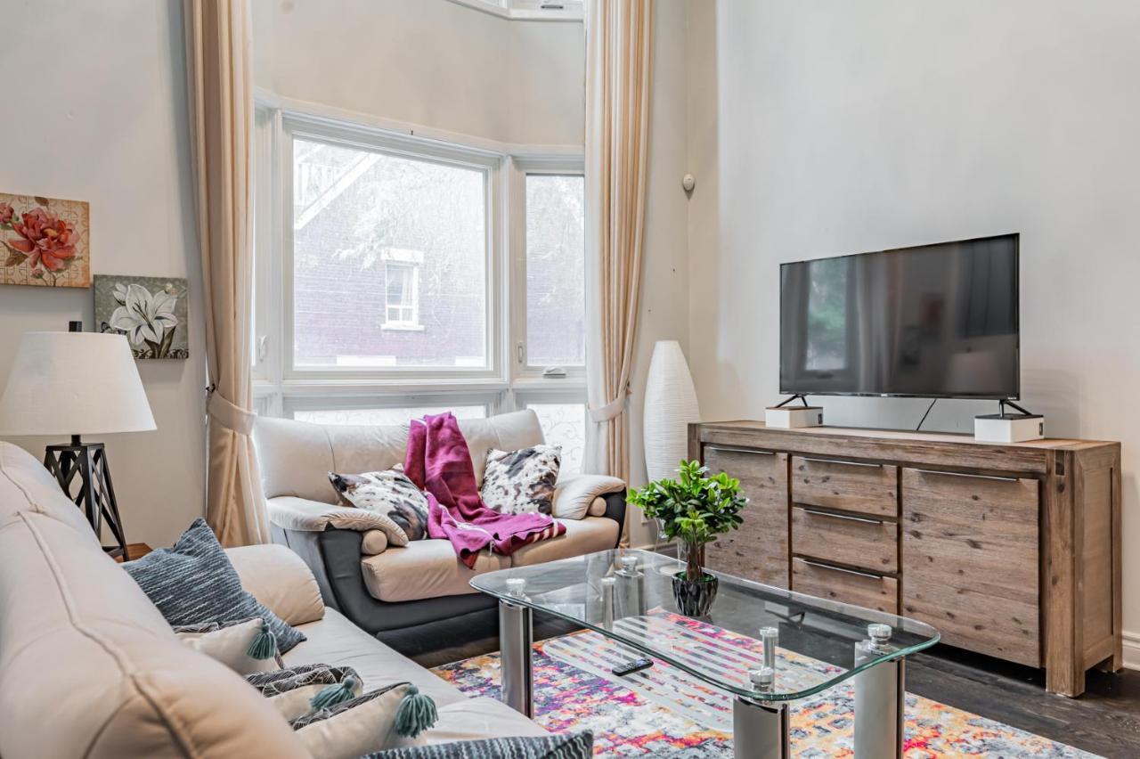 Beautiful Property In Downtown Core Close To Subway Station! 토론토 외부 사진