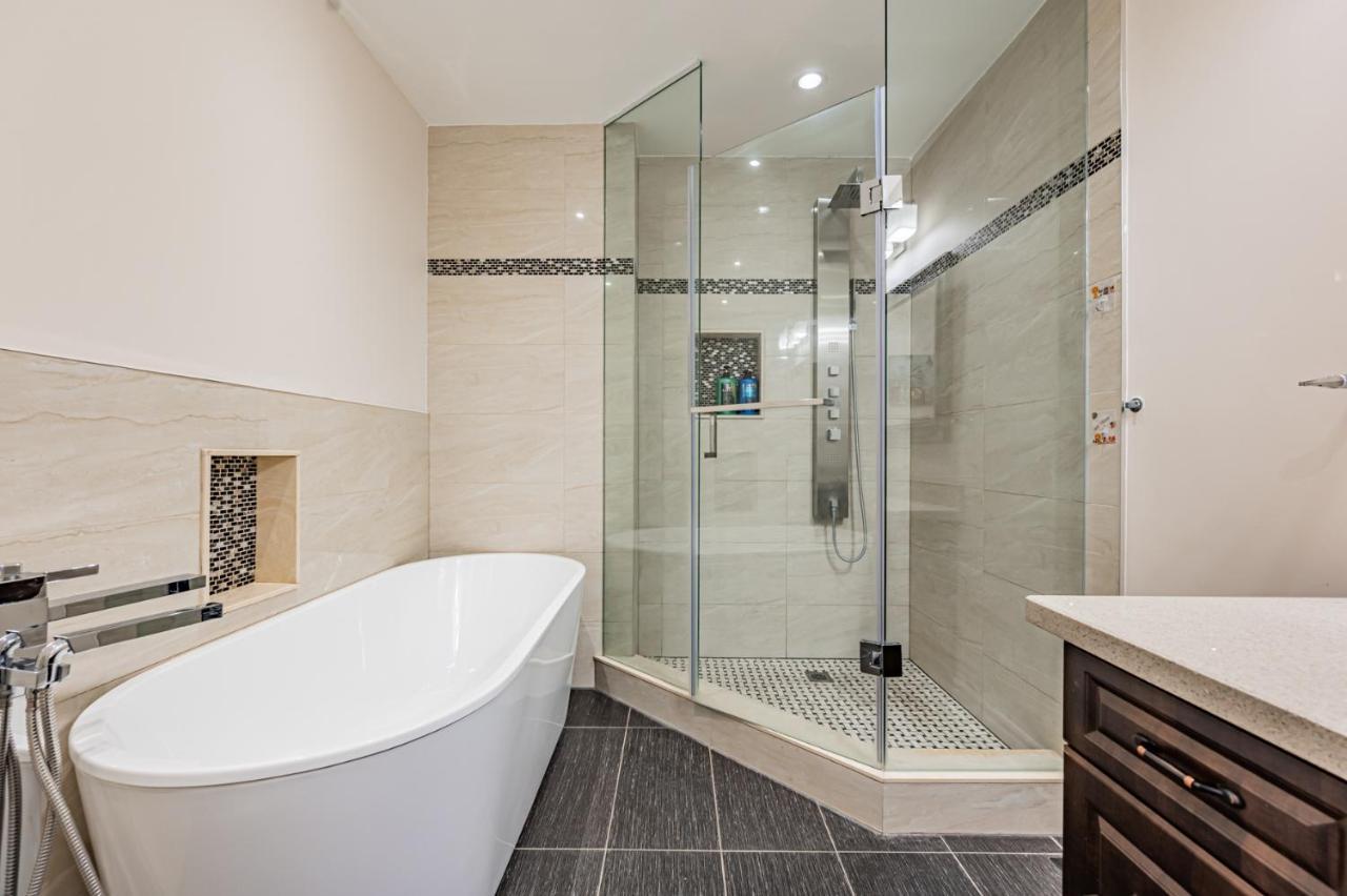 Beautiful Property In Downtown Core Close To Subway Station! 토론토 외부 사진