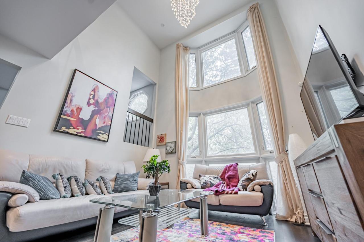 Beautiful Property In Downtown Core Close To Subway Station! 토론토 외부 사진