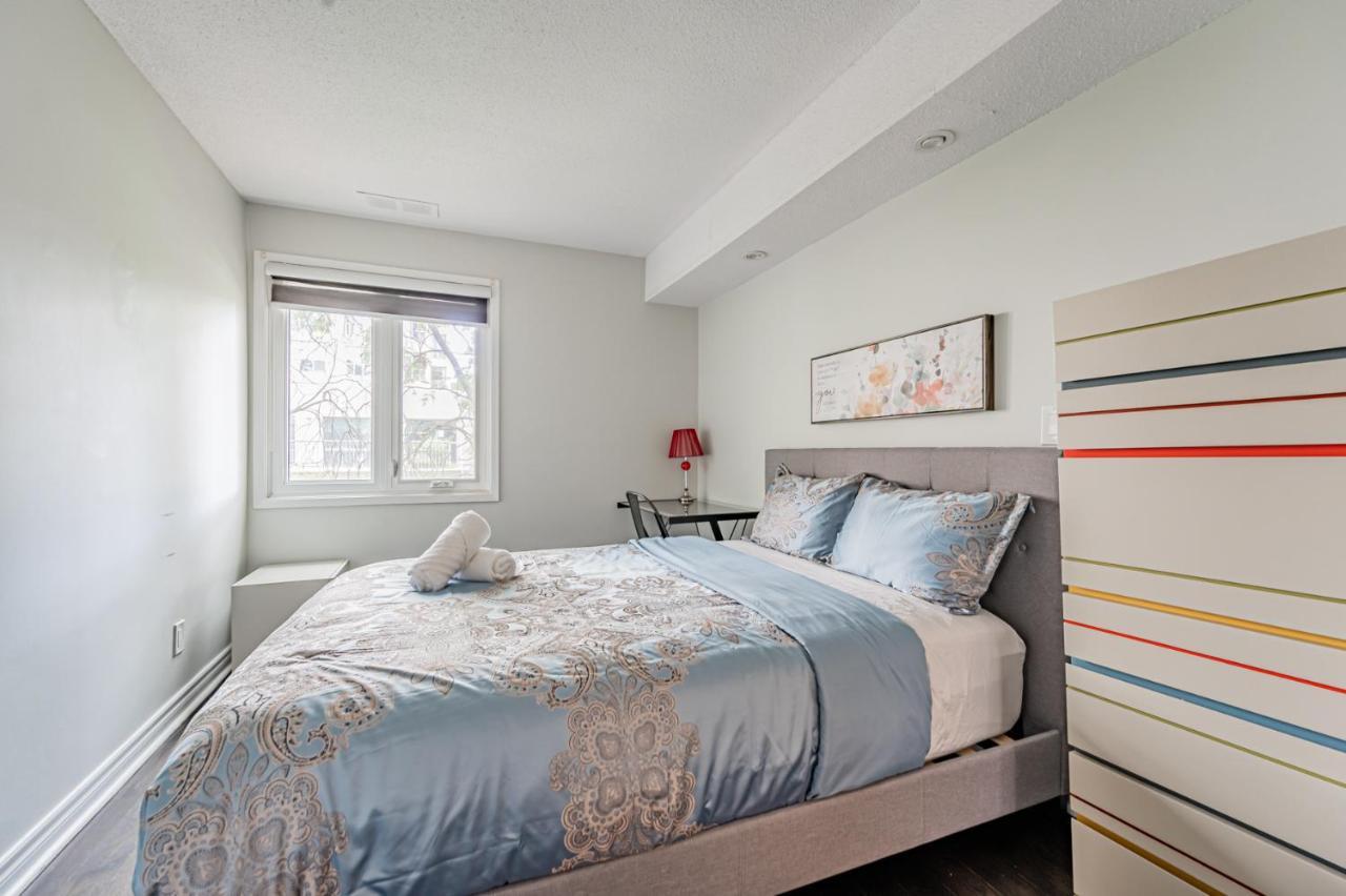 Beautiful Property In Downtown Core Close To Subway Station! 토론토 외부 사진